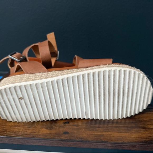 Lucky Brand Tan Leather Sandals - Picture 4 of 5